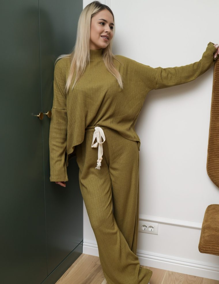 facetune_22-12-2023-12-05-40