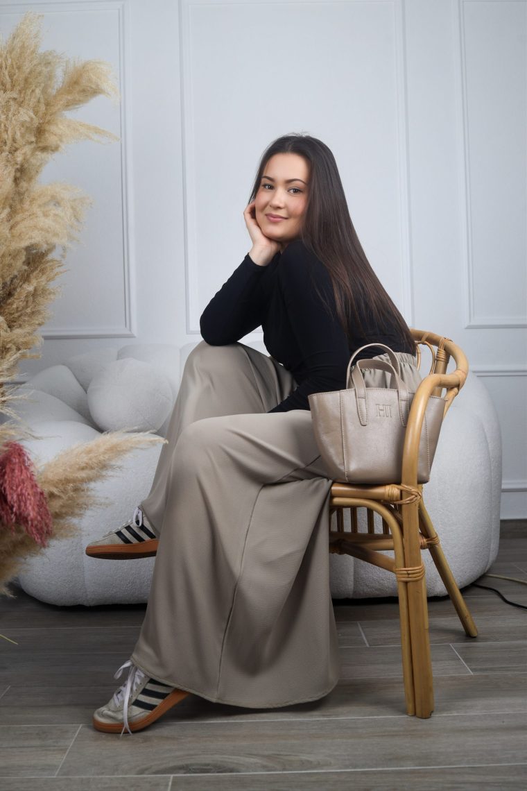 facetune_05-04-2024-23-13-24