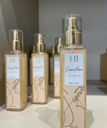 HI Signature shimmer body mist