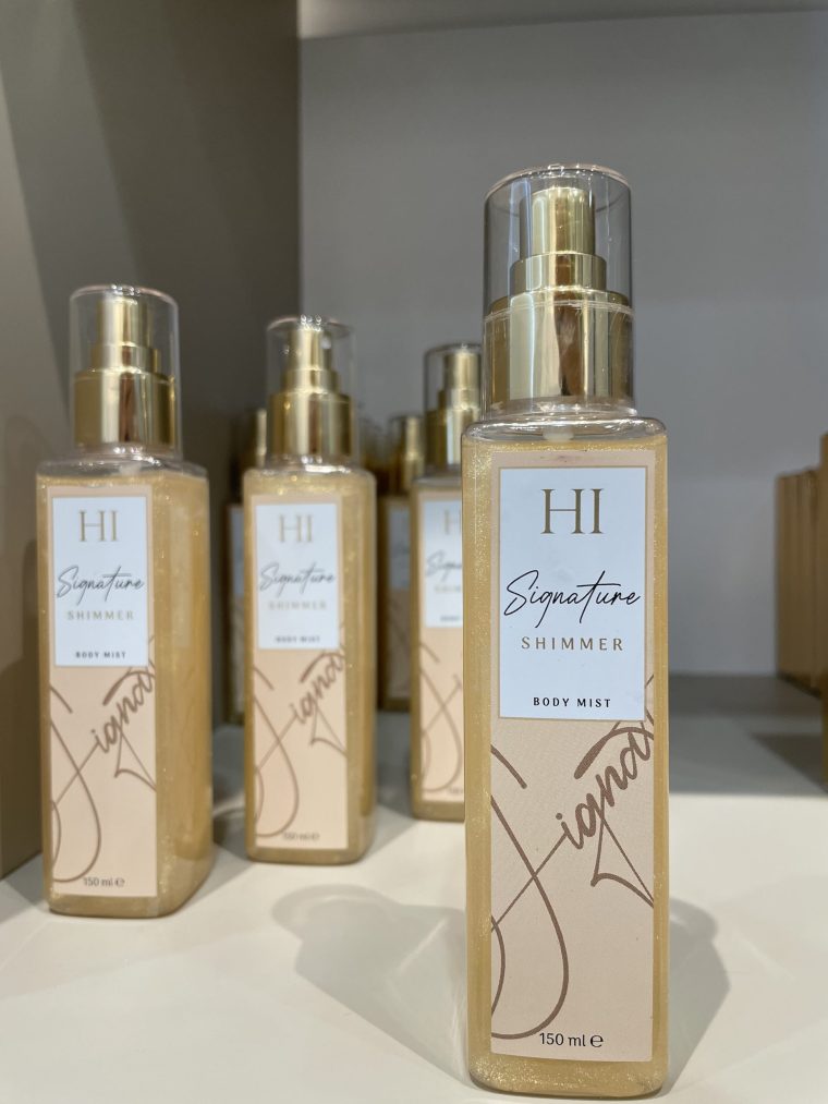 HI Signature shimmer body mist